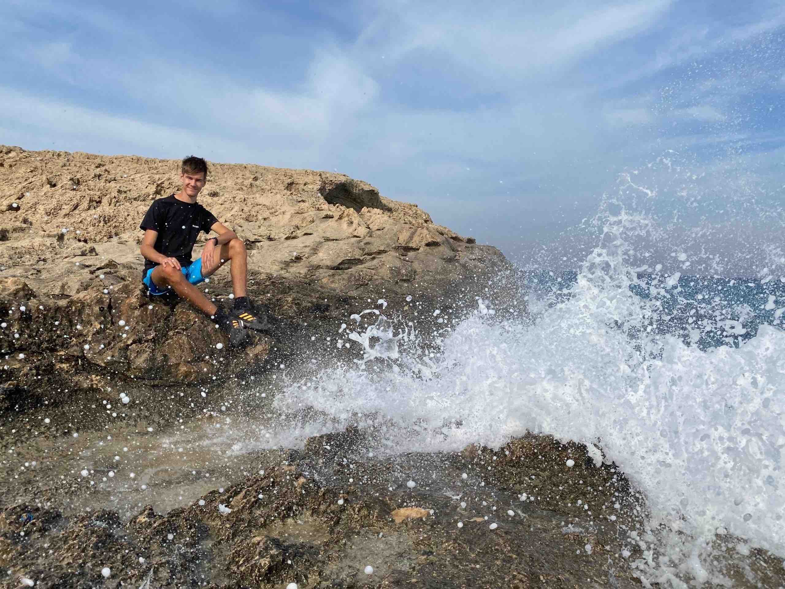  I go hiking in the mountains and walk along the cliffs on the weekends.