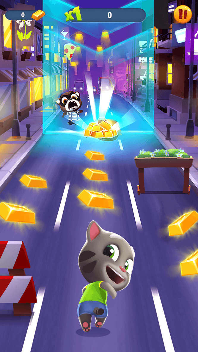 Talking Tom running at night inside of Talking Tom Gold Run game.